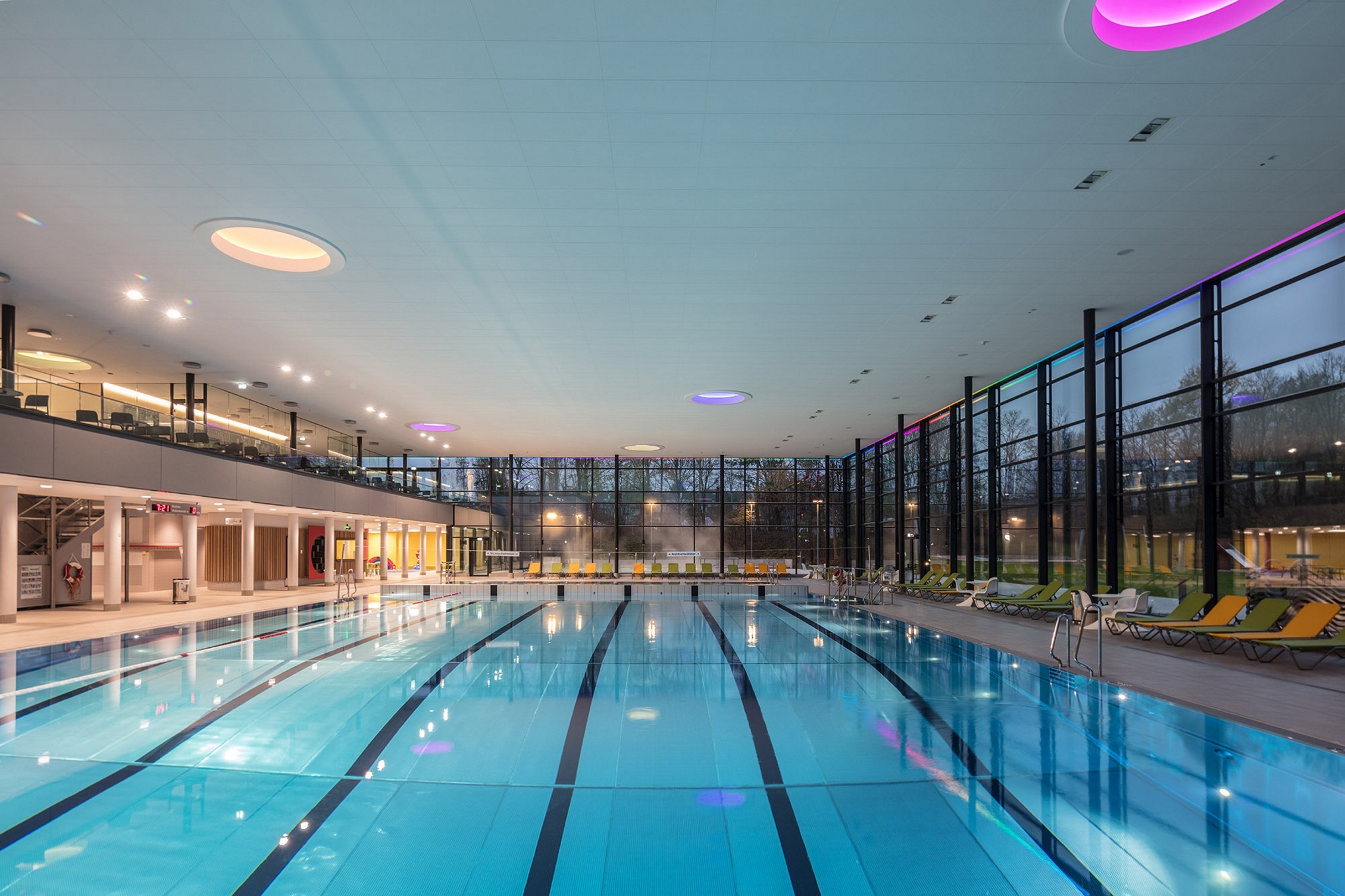 Cosimawellenbad, Schwimmhalle