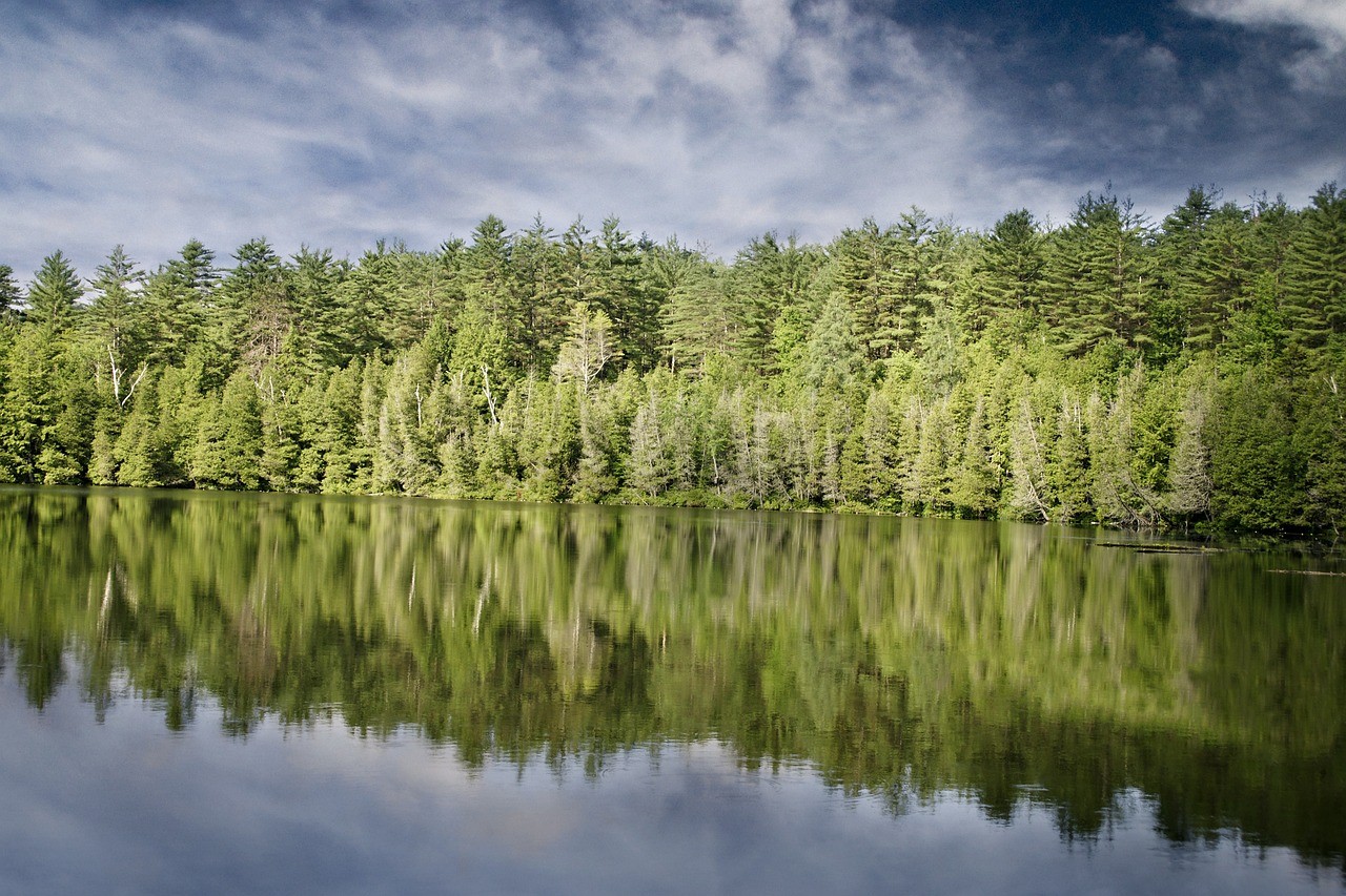 lake-238515_1280