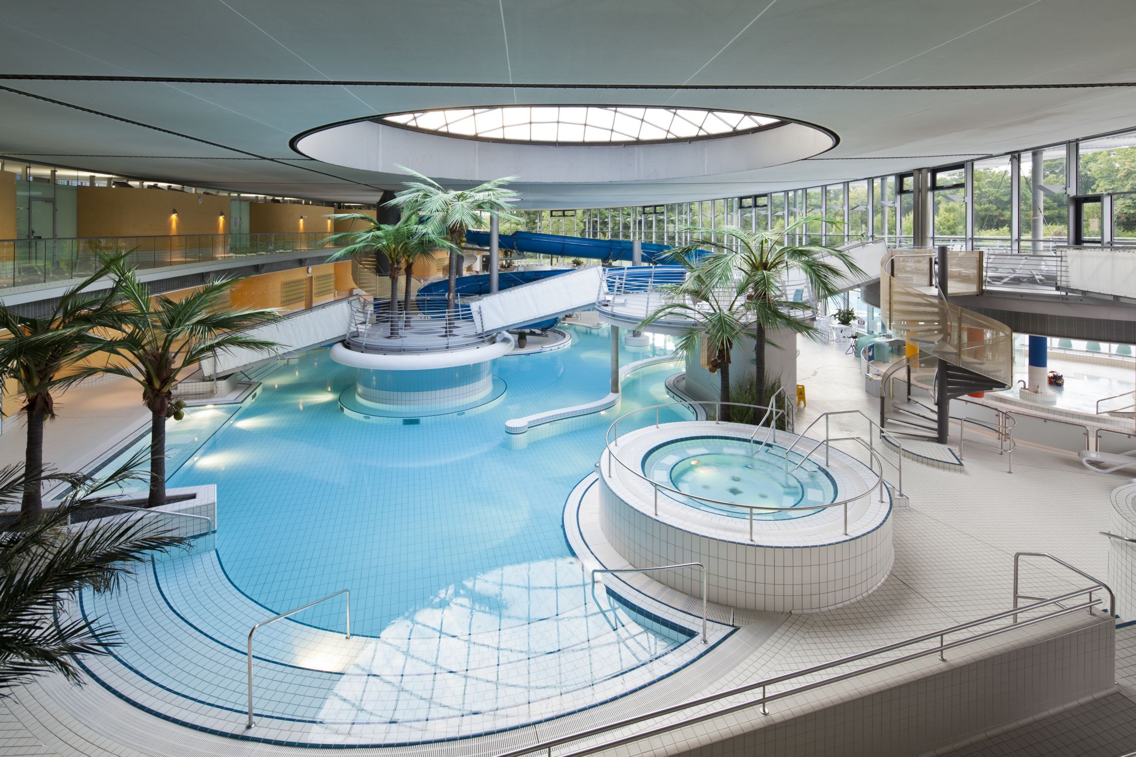 Westbad, Schwimmhalle